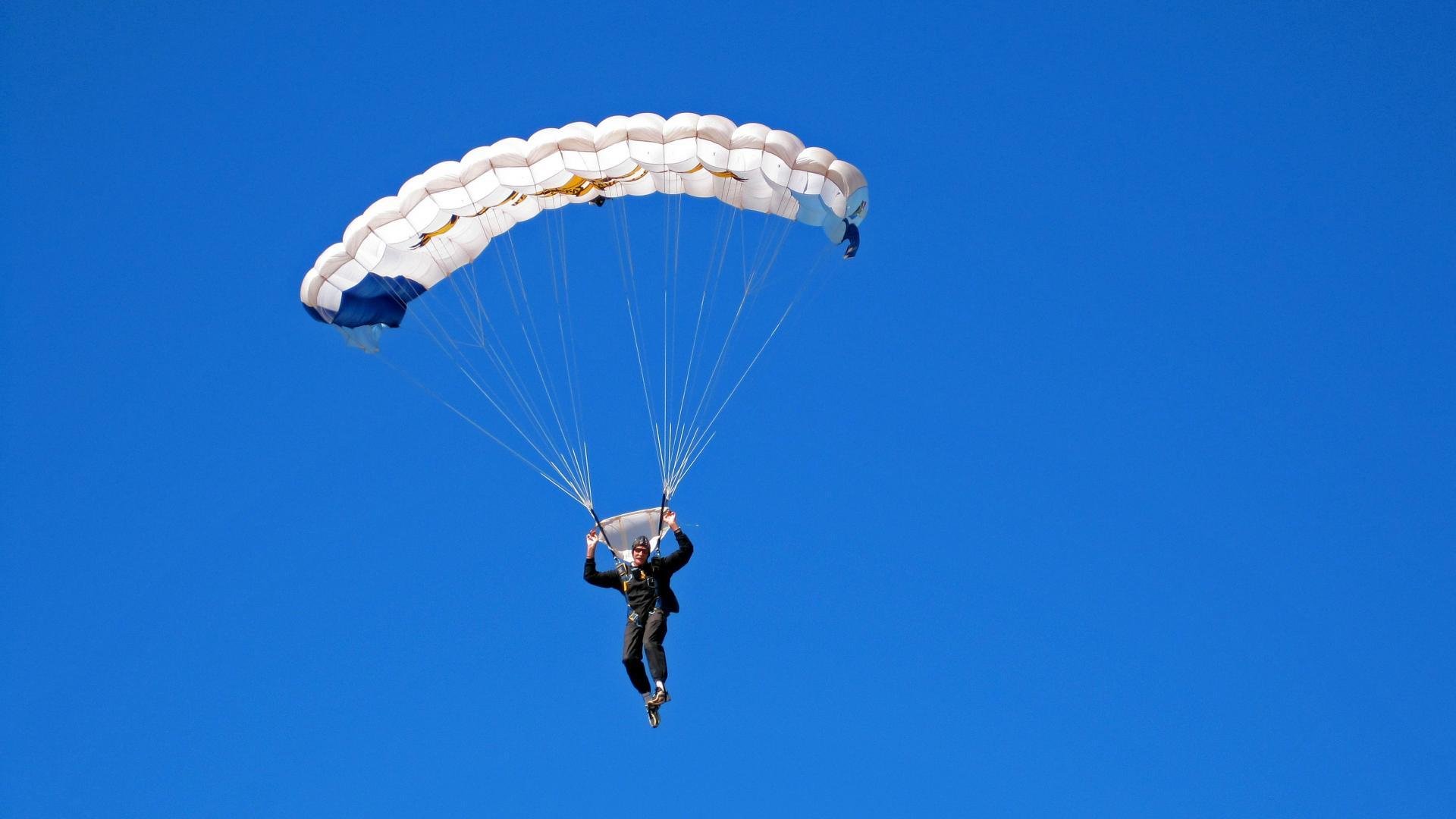裁判误判赔偿机制出台保护当事方权益并规范流程，裁判失误